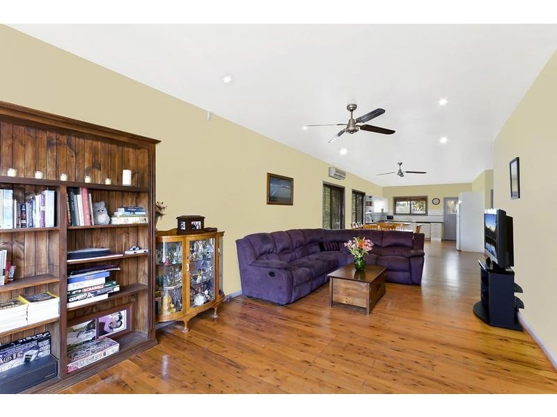 1 Elaine Avenue, Berkeley Vale NSW 2261