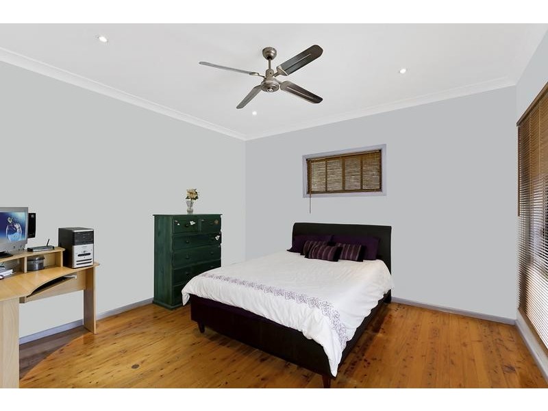 1 Elaine Avenue, Berkeley Vale NSW 2261