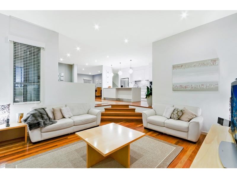 2 Sycamore Avenue, Bateau Bay NSW 2261