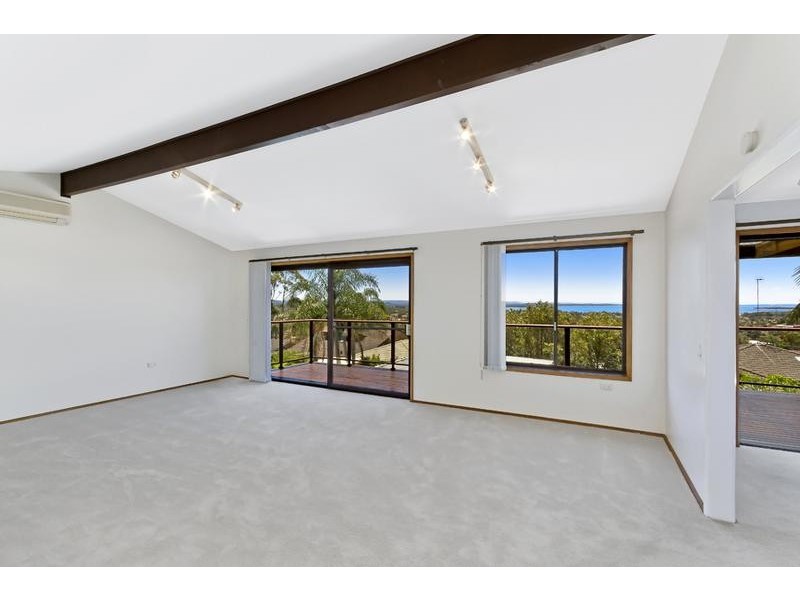 7 Peak Street, Bateau Bay NSW 2261