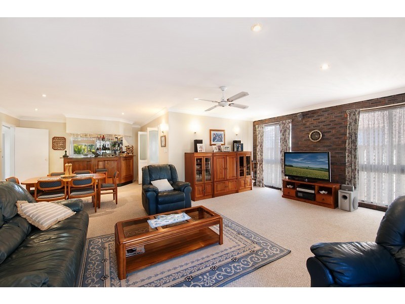 11 Bosun Close, Bateau Bay NSW 2261
