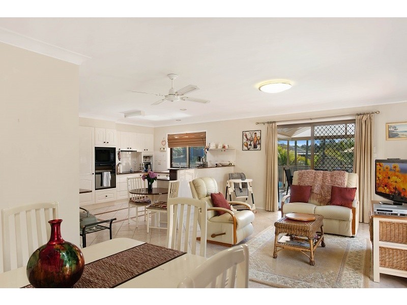 11 Bosun Close, Bateau Bay NSW 2261