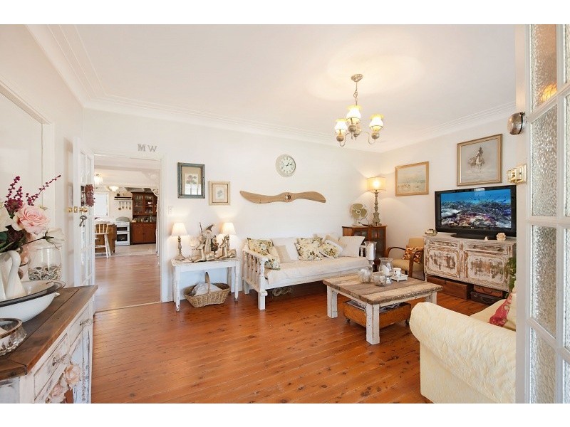 1 Lakedge Ave, Berkeley Vale NSW 2261