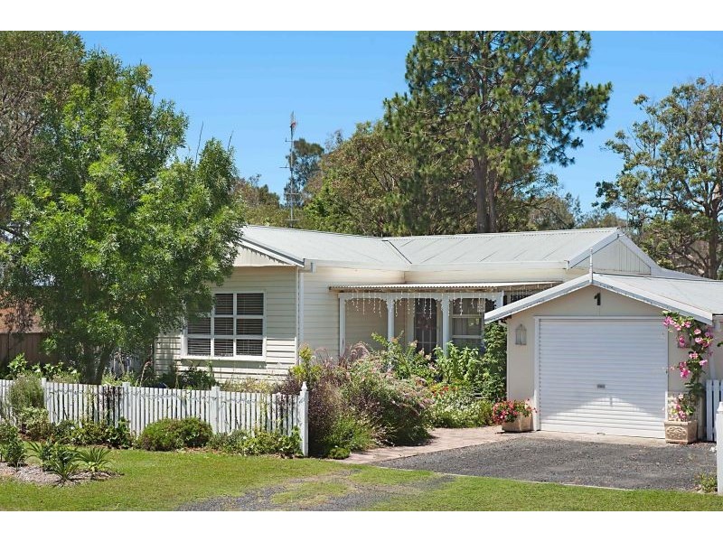 1 Lakedge Ave, Berkeley Vale NSW 2261