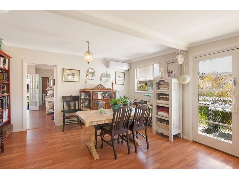 1 Lakedge Ave, Berkeley Vale NSW 2261