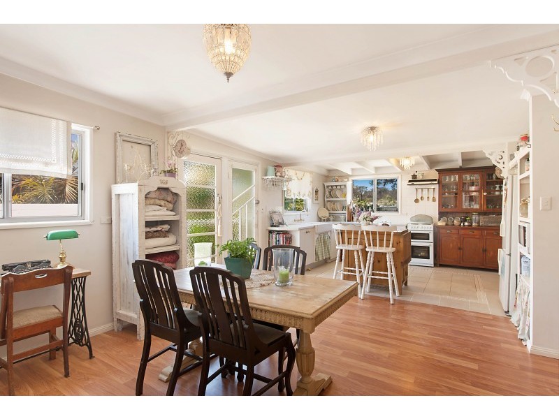 1 Lakedge Ave, Berkeley Vale NSW 2261