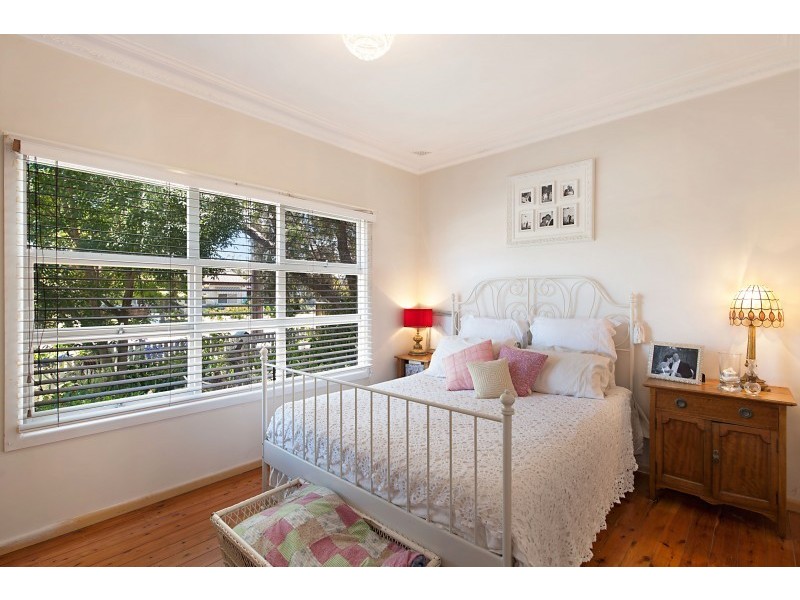 1 Lakedge Ave, Berkeley Vale NSW 2261