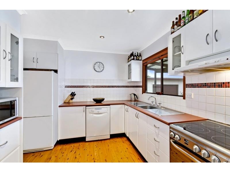 70 Kathleen White Crescent, Killarney Vale NSW 2261