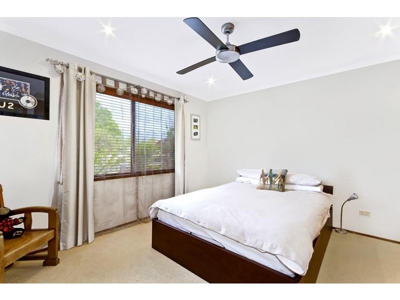 70 Kathleen White Crescent, Killarney Vale NSW 2261