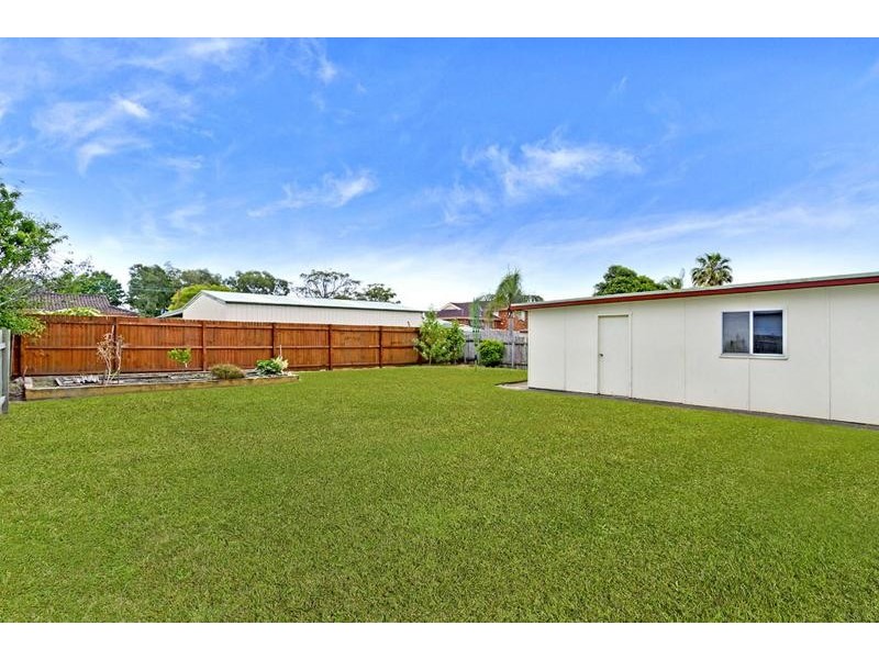 70 Kathleen White Crescent, Killarney Vale NSW 2261