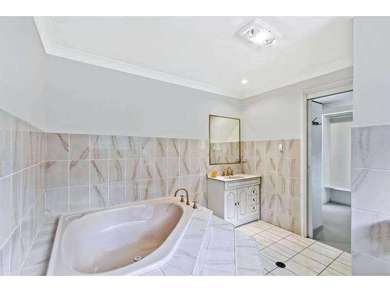 21 Keveer Cl, Berkeley Vale NSW 2261