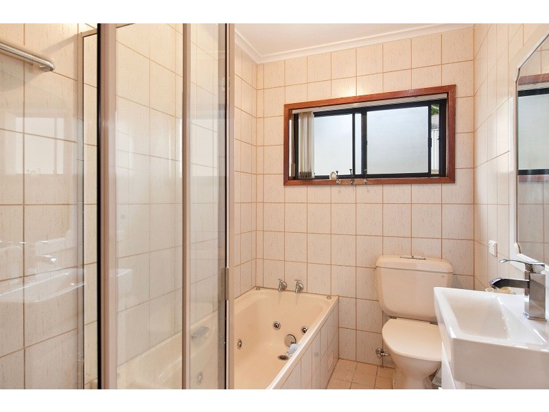 202 Lakedge Avenue, Berkeley Vale NSW 2261