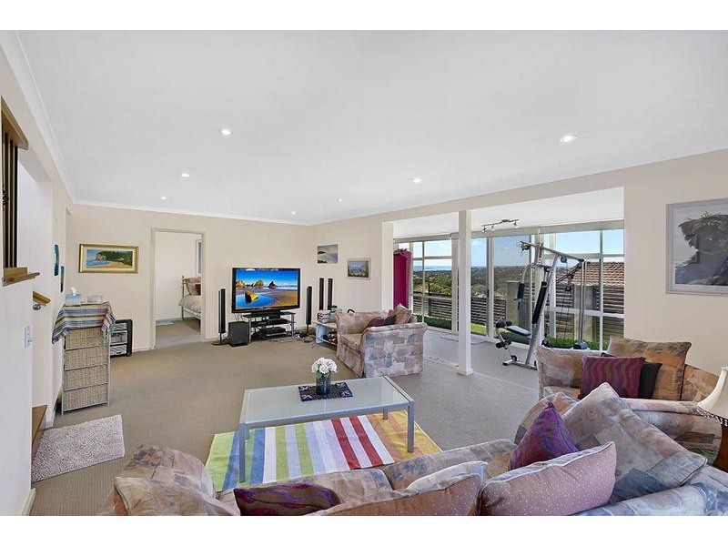 19 Mossman Ave, Bateau Bay NSW 2261