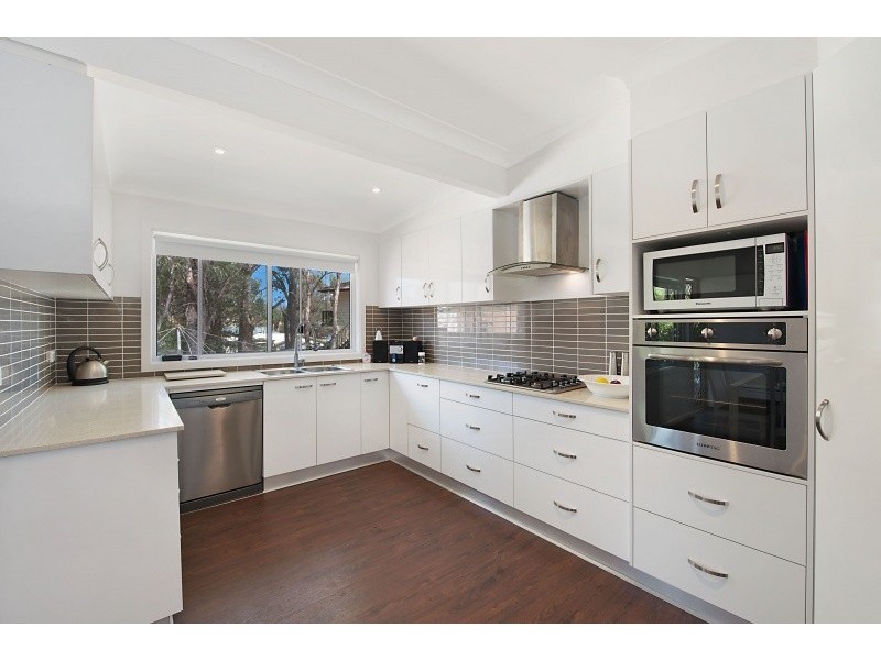 6 KIngsford Smith Drive, Berkeley Vale NSW 2261