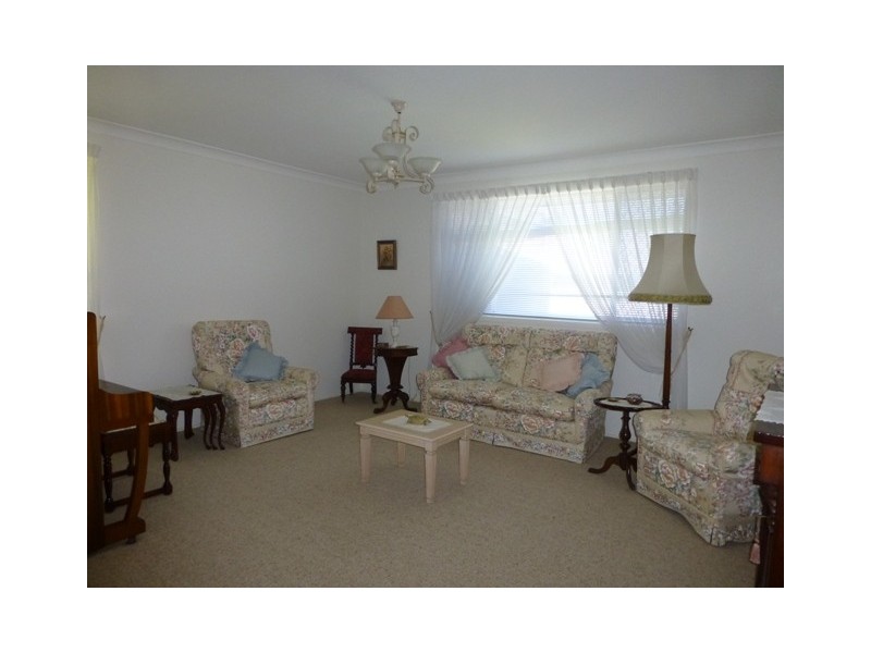 4 Parkside Avenue, Bateau Bay NSW 2261