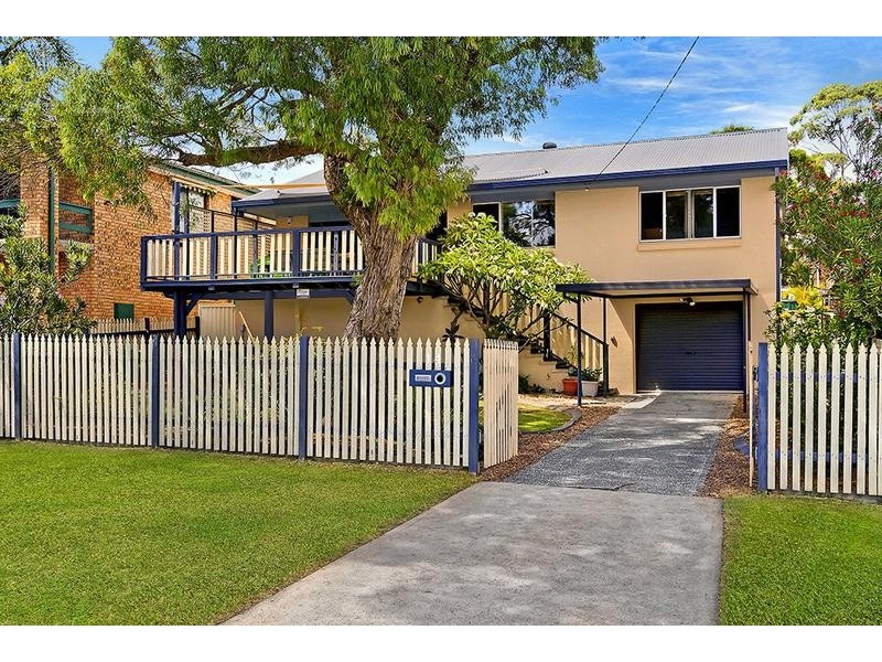 14 Hillcrest Ave, Bateau Bay NSW 2261