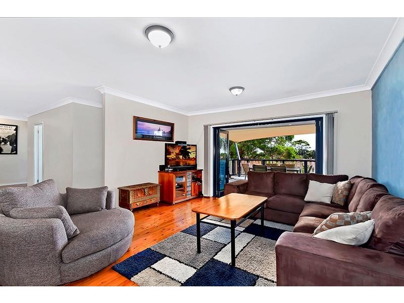 14 Hillcrest Ave, Bateau Bay NSW 2261