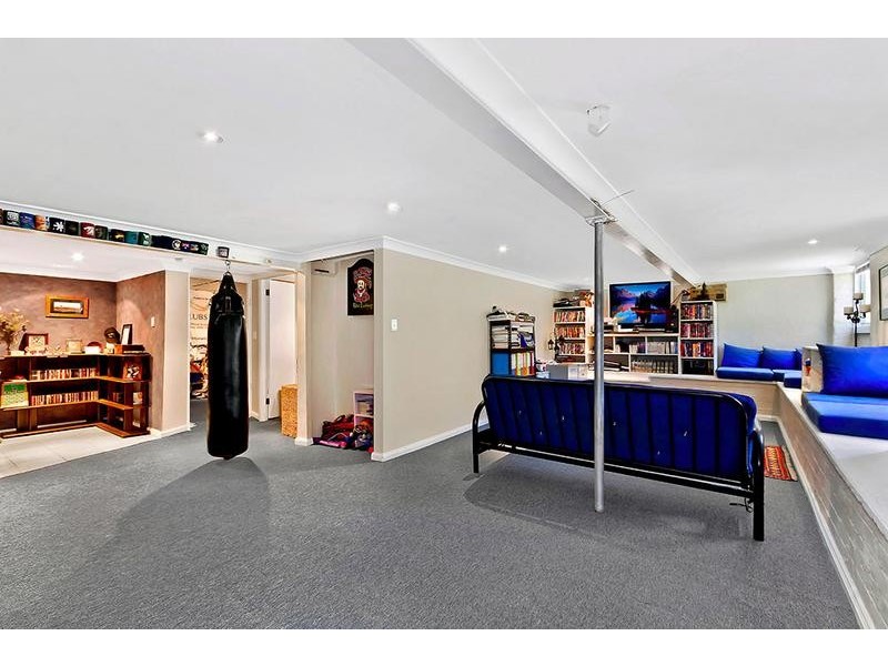 14 Hillcrest Ave, Bateau Bay NSW 2261