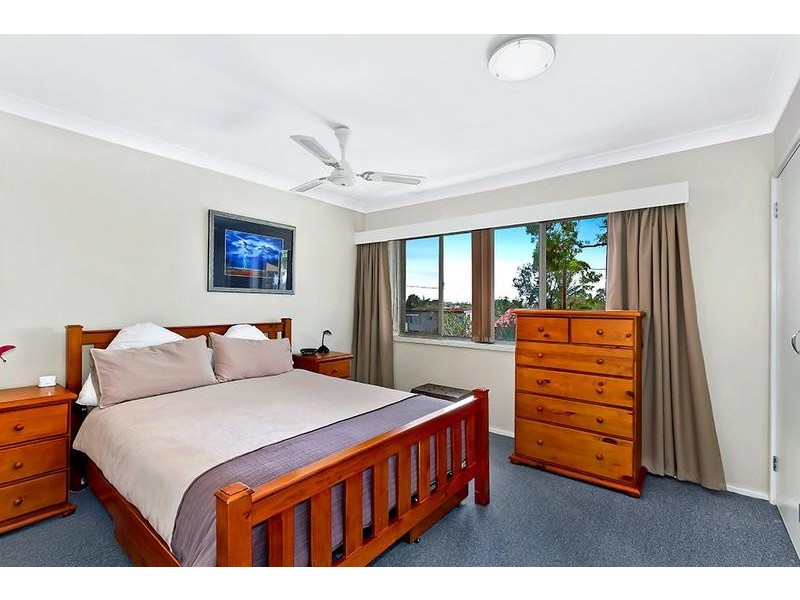 14 Hillcrest Ave, Bateau Bay NSW 2261