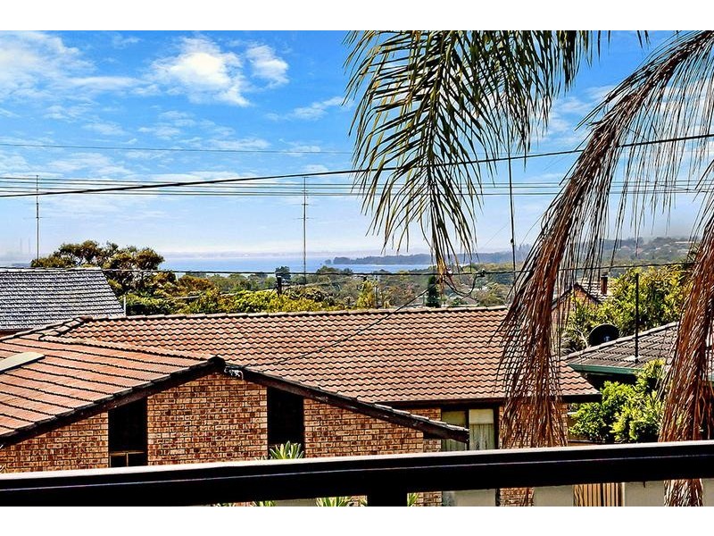 14 Hillcrest Ave, Bateau Bay NSW 2261