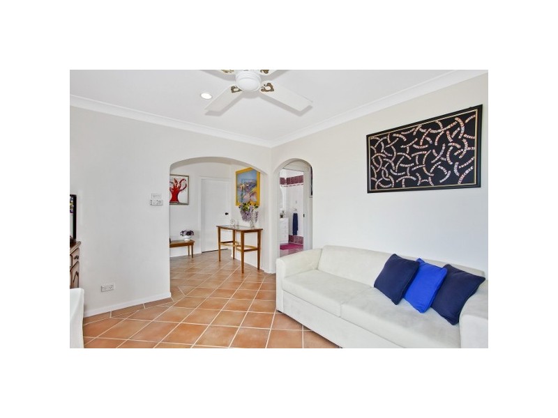 3 Dunn St, Point Frederick NSW 2250