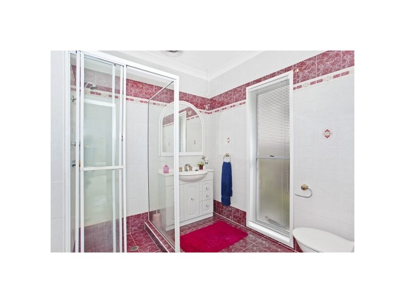 3 Dunn St, Point Frederick NSW 2250