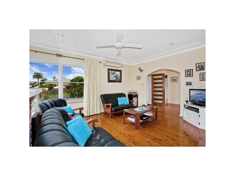 3 Dunn St, Point Frederick NSW 2250