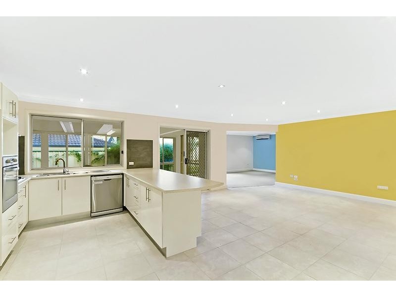 30 Macintyre St, Bateau Bay NSW 2261