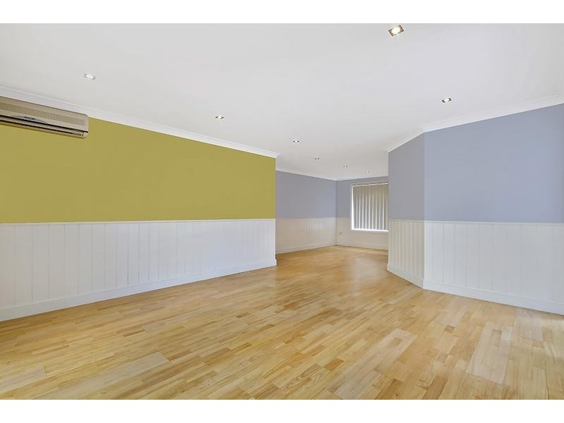 30 Macintyre St, Bateau Bay NSW 2261