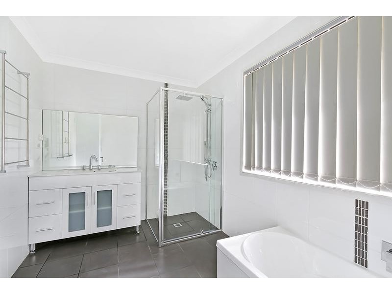 30 Macintyre St, Bateau Bay NSW 2261