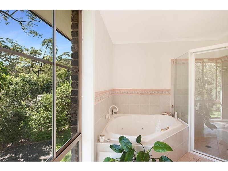 4 Roxburgh Close, Glenning Valley NSW 2261