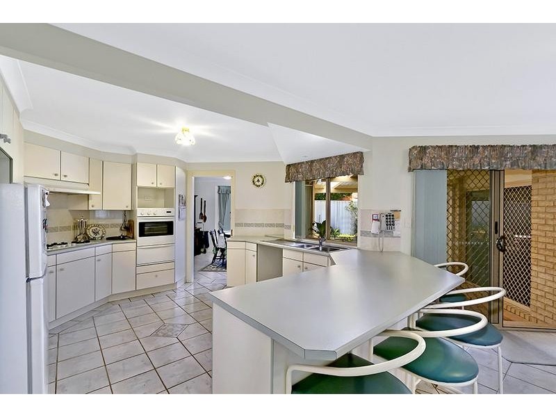 11 Walch Ave, Bateau Bay NSW 2261