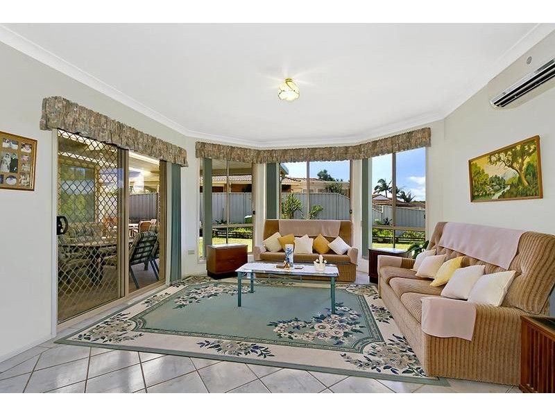 11 Walch Ave, Bateau Bay NSW 2261