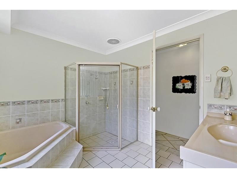 11 Walch Ave, Bateau Bay NSW 2261