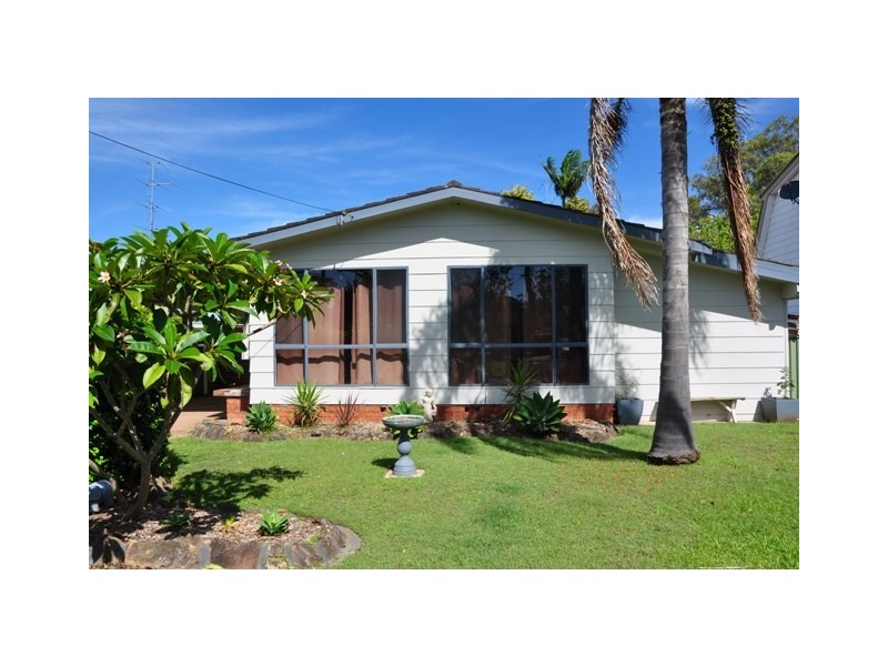 28 St James Avenue, Berkeley Vale NSW 2261