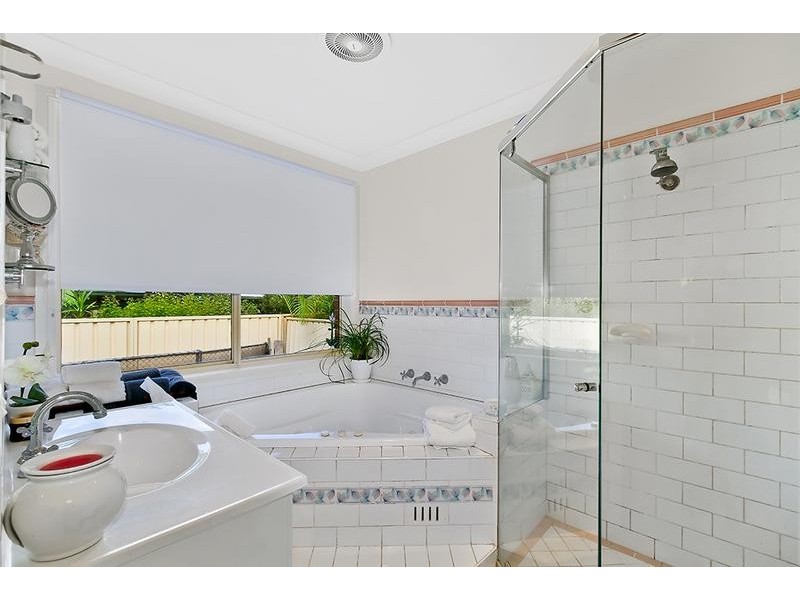 4 Davidson Avenue, Killarney Vale NSW 2261