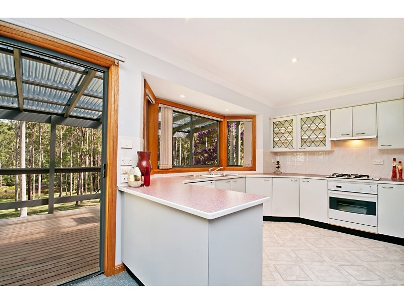 690 Dickson Road, Jilliby NSW 2259