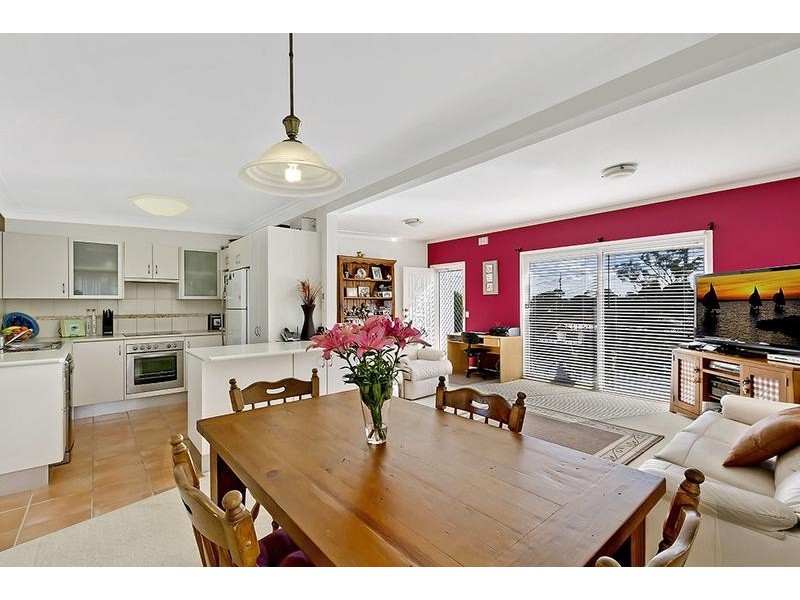 18 Strickland Rd, Killarney Vale NSW 2261