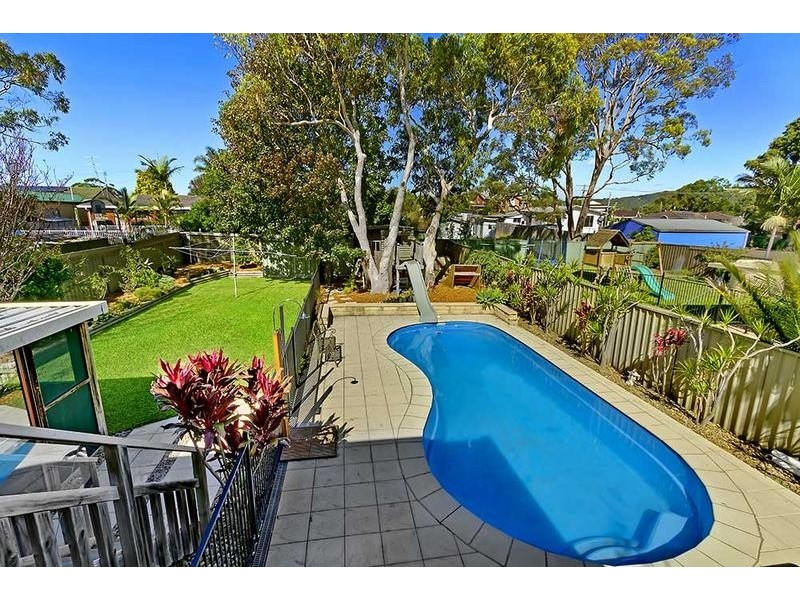 18 Strickland Rd, Killarney Vale NSW 2261