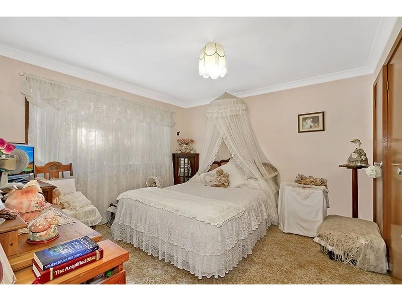 2 Colleen Street, Berkeley Vale NSW 2261