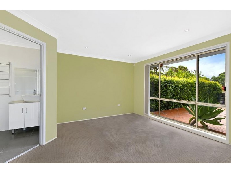 30 Macintyre Street, Bateau Bay NSW 2261
