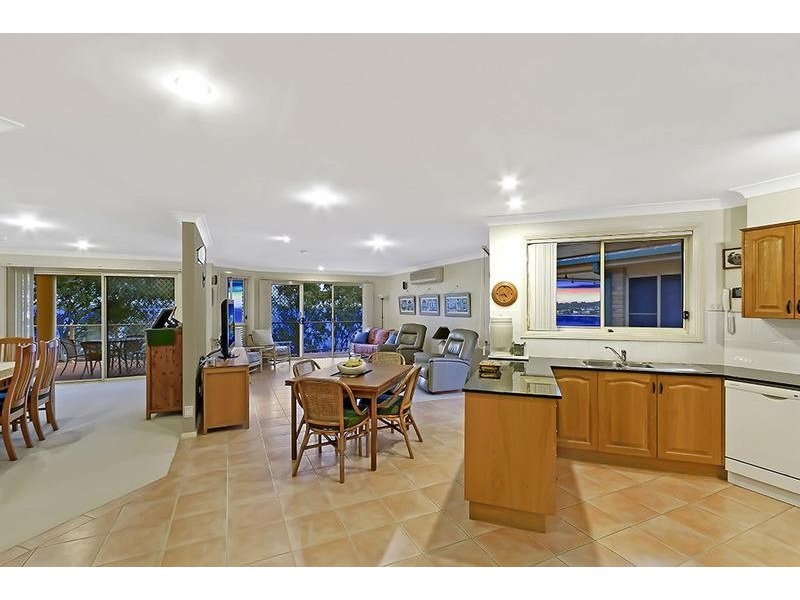 140 Diamond Head Drive, Budgewoi NSW 2262