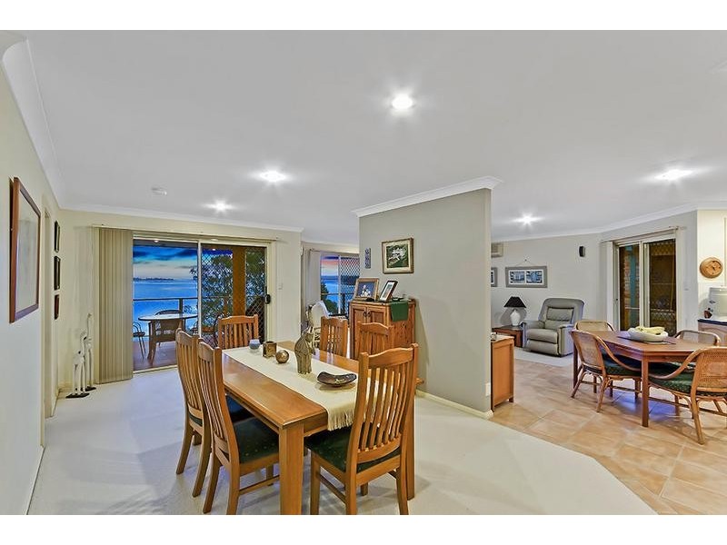 140 Diamond Head Drive, Budgewoi NSW 2262