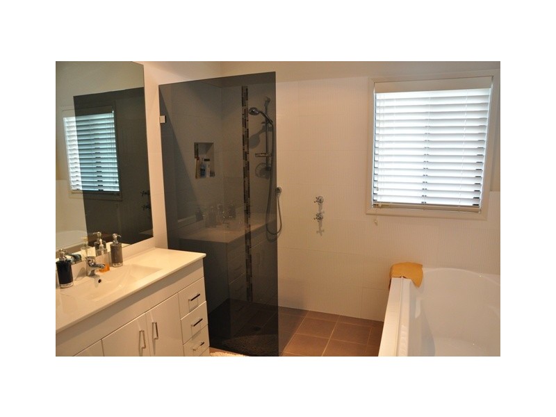 30 Lucinda Avenu, Killarney Vale NSW 2261