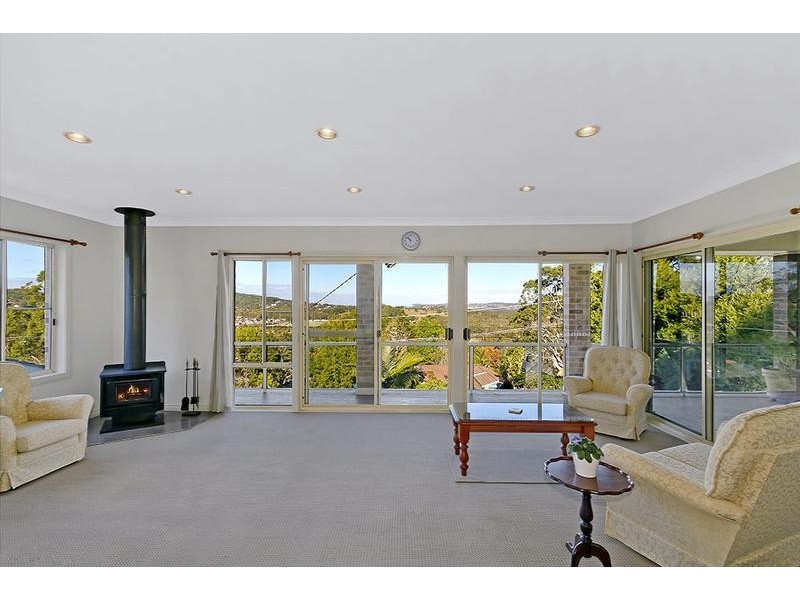 10 Valley View Road, Bateau Bay NSW 2261