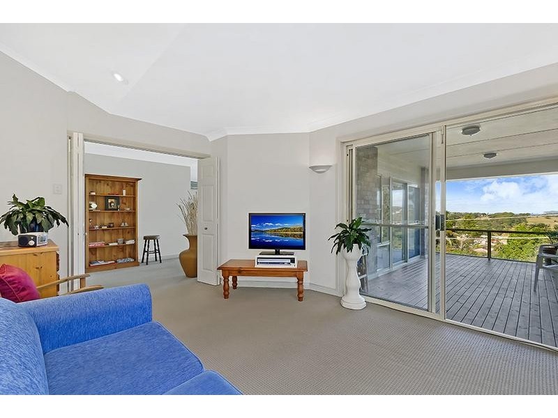 10 Valley View Road, Bateau Bay NSW 2261