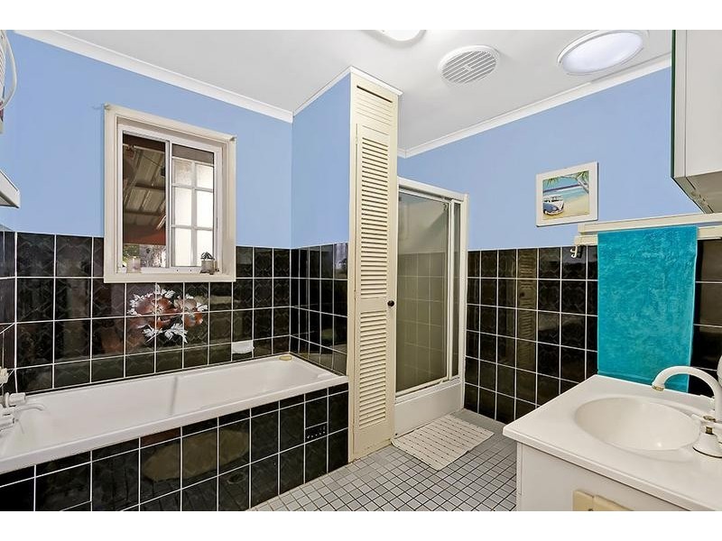 68 Kerry Cresent, Berkeley Vale NSW 2261