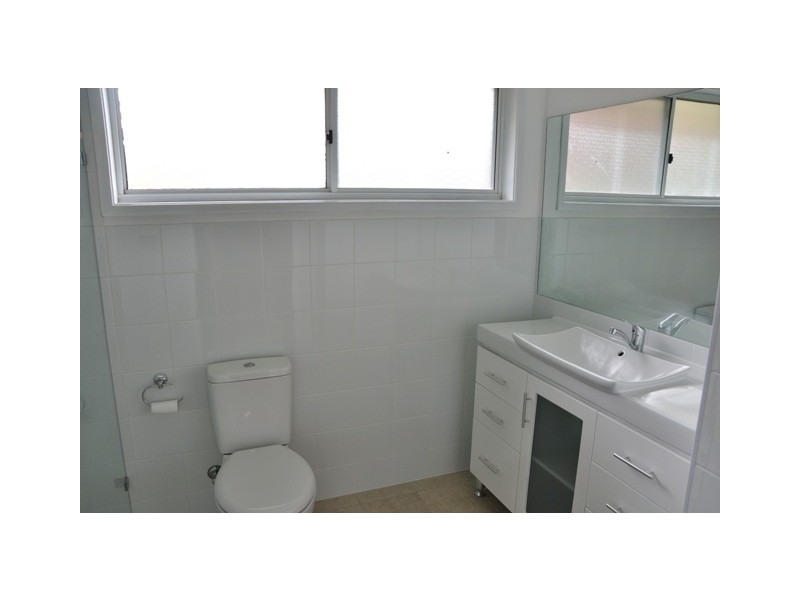 1/2 Arthur Drive, Wyong NSW 2259