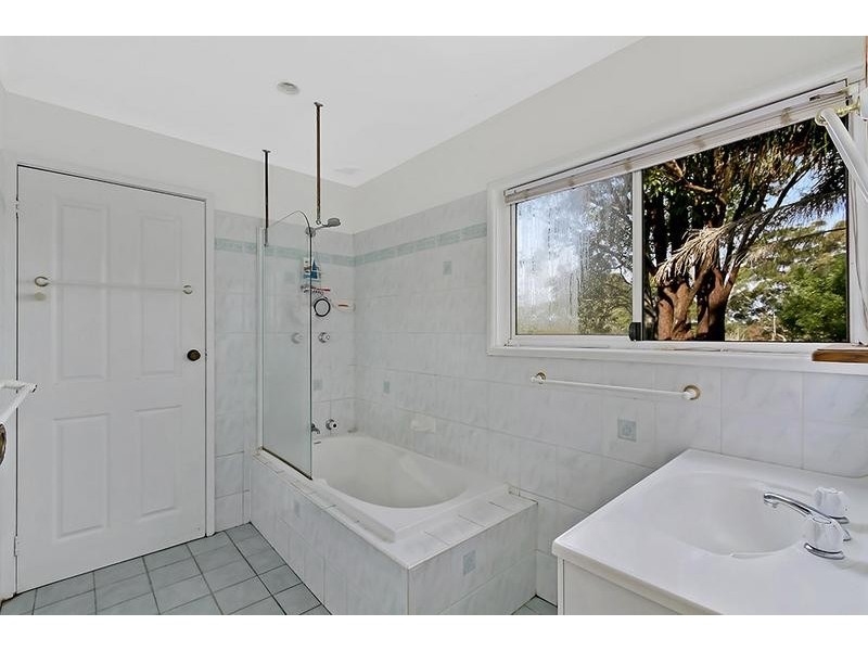 24 Elaine Avenue, Berkeley Vale NSW 2261