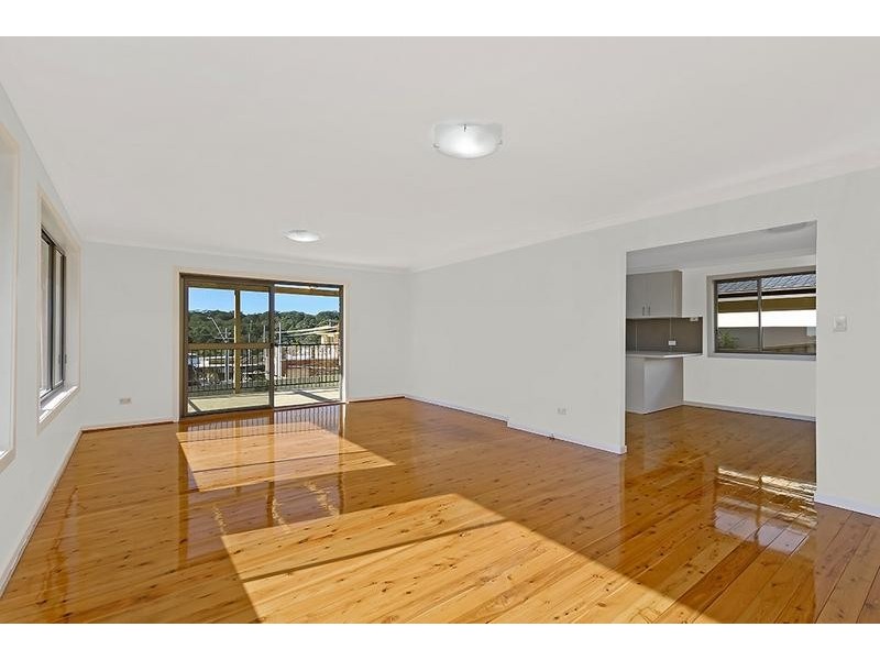 6 Vista Parade, Bateau Bay NSW 2261